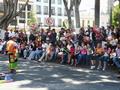 Auf dem Z�calo von Puebla: Ein Clown verzaubert Gro� und Klein